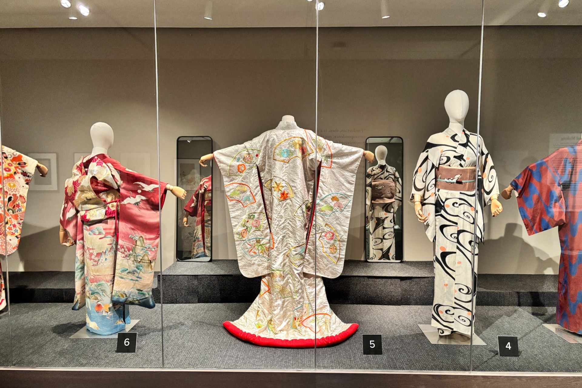 Kimono matters: materiality and making